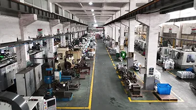 ورشة تشكيل المعادن والصب بالقوالب