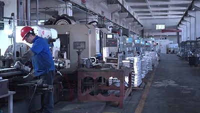 ورشة تشكيل المعادن والصب بالقوالب