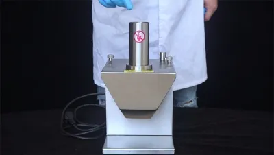 قطاعة النقانق اليدوية (تقطيع النقانق إلى شرائح صغيرة)