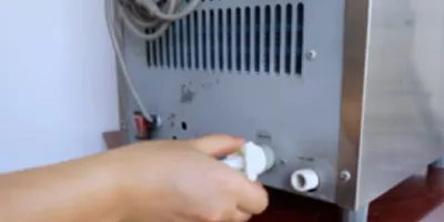 موزع الثلج الأوتوماتيكي