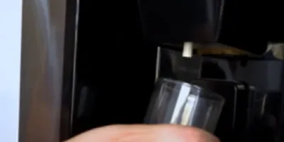 موزع الثلج الأوتوماتيكي