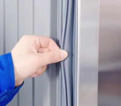 ثلاجة عرض مشروبات - ذات بابين زجاج (للسوبرات والبوفيهات والمقاهي والمطاعم)