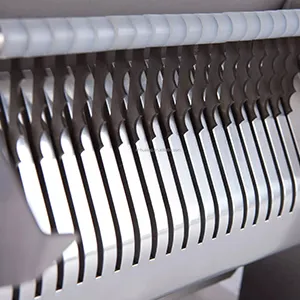 قطاعة النقانق اليدوية (تقطيع النقانق إلى شرائح صغيرة)